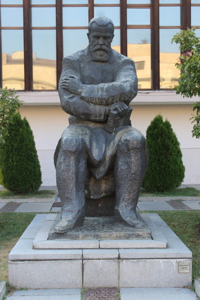 Паметник на Пенчо Славейков (скулптор И. Илиев, 1975)