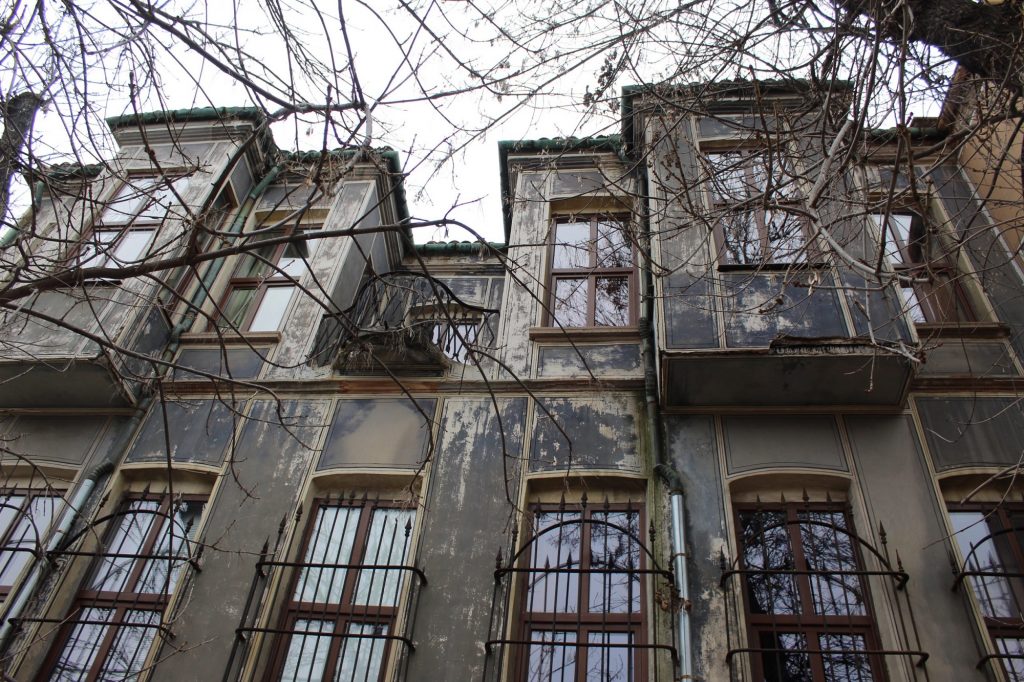 Старото Пловдивско училище (в близост до дома на Славейкови)