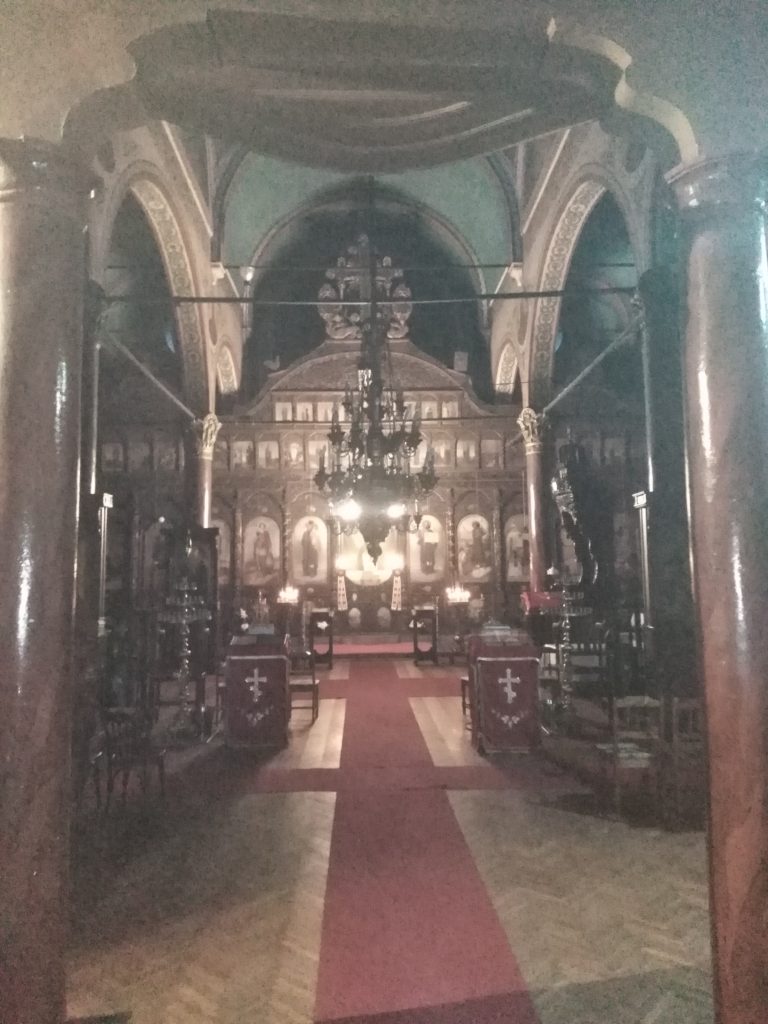 Вътрешността на "Св. Димитър" с иконостаса.