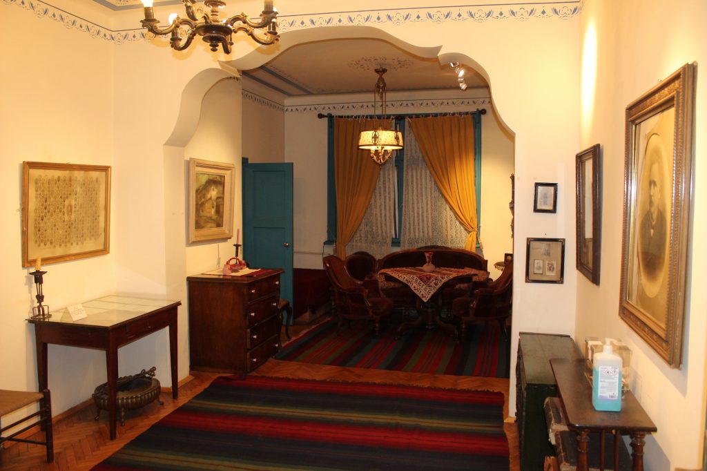 Гостната стая на Славейковия дом (реконструкция)