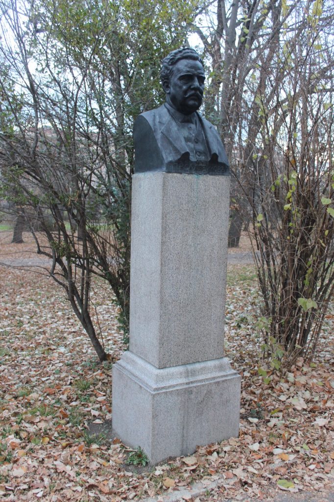 Бюст-паметник на Петко Р. Славейков (А. Николов, 1927)