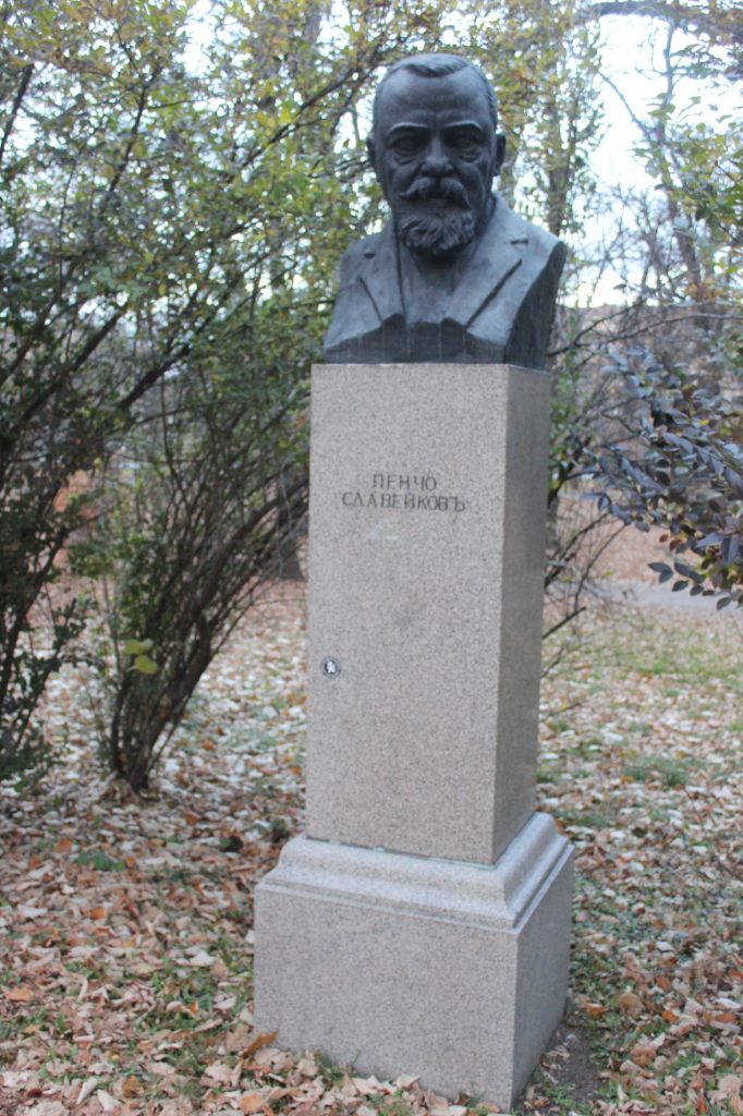 Бюст-паметник на Пенчо Славейков (А. Николов, 1931)